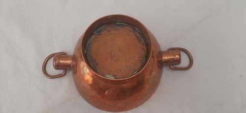 **ORIGINAL-  De Klerk Copper Hammered Medium Standing Bowl (24cm x 10cm).**