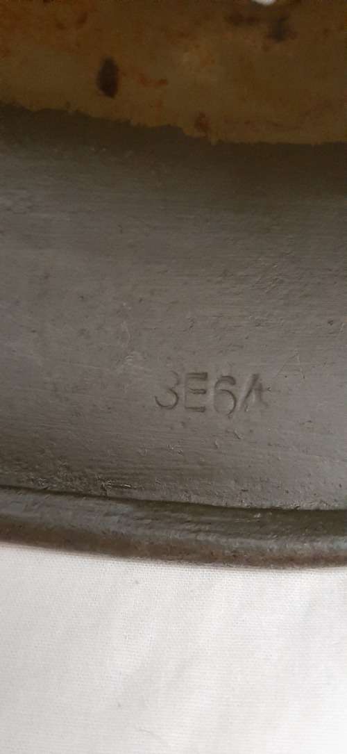 **ORIGINAL- WW2 German M40 Combat Helmet (Sachsische Emaillier und Stanzwerke 64).**