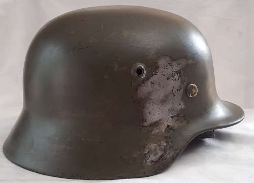 **ORIGINAL- WW2 German M40 Combat Helmet (Sachsische Emaillier und Stanzwerke 64).**