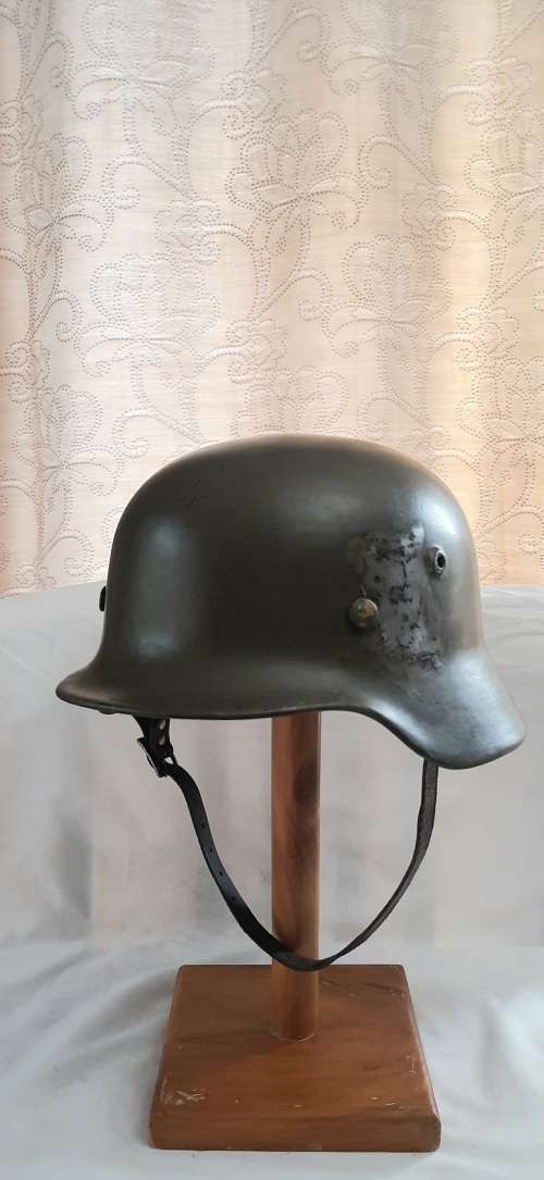 **ORIGINAL- WW2 German M40 Combat Helmet (Sachsische Emaillier und Stanzwerke 64).**