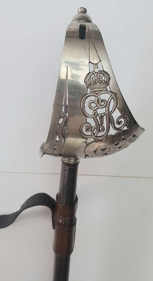 ** WWI  KGV British 1897 Pattern Infantry Officer`s Sword w/ Scabbard.**