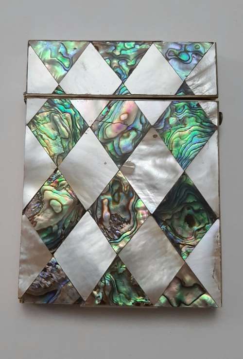 ** STUNNING:19th Century Victorian Mother of Pearl and Paua Shell Card Holder (10,5 cm x 7,5 cm).**