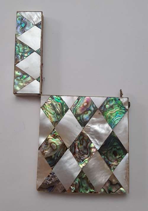** STUNNING:19th Century Victorian Mother of Pearl and Paua Shell Card Holder (10,5 cm x 7,5 cm).**