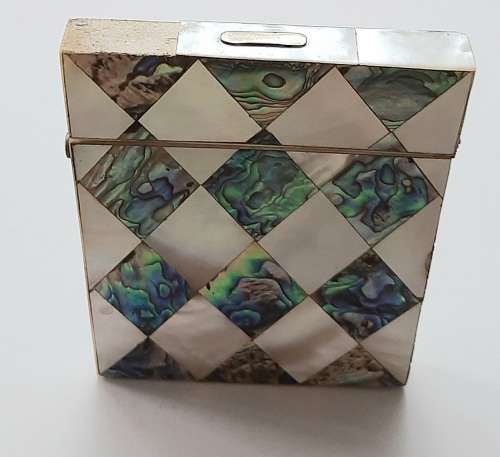 ** STUNNING:19th Century Victorian Mother of Pearl and Paua Shell Card Holder (10,5 cm x 7,5 cm).**