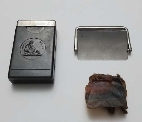 ** RARE : WWI (1914-1918) British ` Rolls Razor ` Sheffield Steel Trench Pocket Razor in Case.**