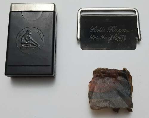 ** RARE : WWI (1914-1918) British ` Rolls Razor ` Sheffield Steel Trench Pocket Razor in Case.**