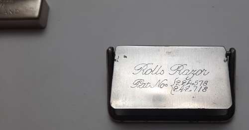 ** RARE : WWI (1914-1918) British ` Rolls Razor ` Sheffield Steel Trench Pocket Razor in Case.**