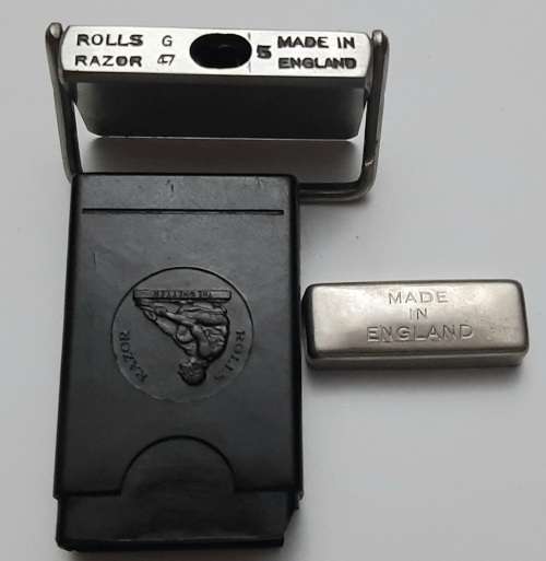 ** RARE : WWI (1914-1918) British ` Rolls Razor ` Sheffield Steel Trench Pocket Razor in Case.**