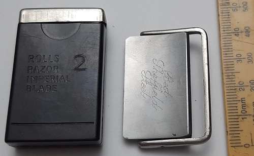 ** RARE : WWI (1914-1918) British ` Rolls Razor ` Sheffield Steel Trench Pocket Razor in Case.**