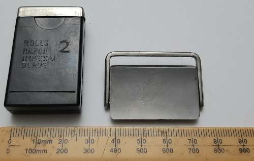 ** RARE : WWI (1914-1918) British ` Rolls Razor ` Sheffield Steel Trench Pocket Razor in Case.**