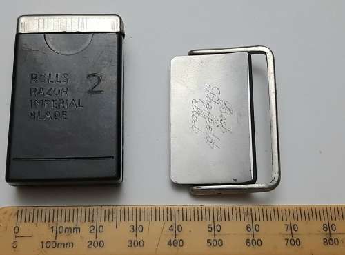 ** RARE : WWI (1914-1918) British ` Rolls Razor ` Sheffield Steel Trench Pocket Razor in Case.**