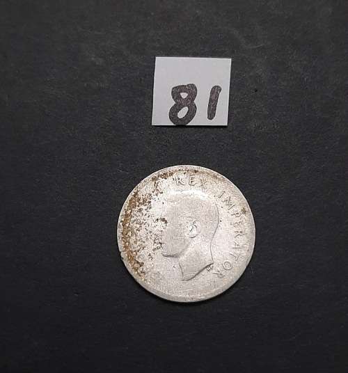 ** 1945 South Africa Silver 3 Pence Coin #81   (F).**