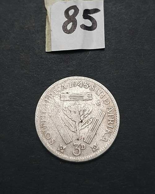 ** 1945 South Africa Silver 3 Pence Coin #85  (F).**