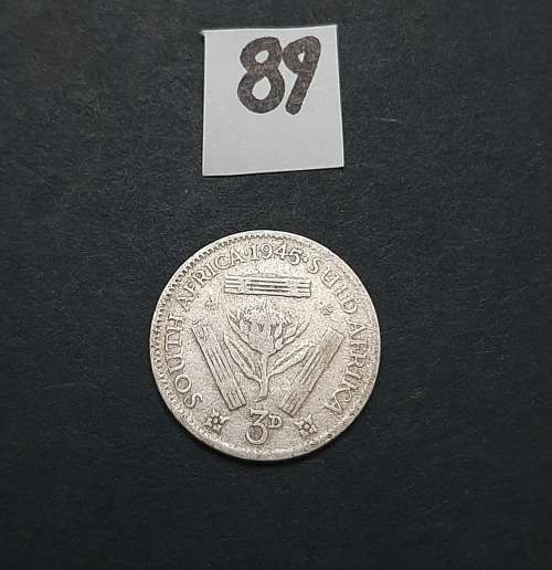 ** 1945 South Africa Silver 3 Pence Coin #89  (F).**