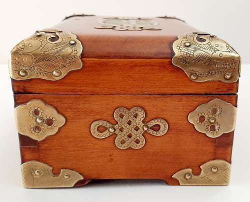 ** Early 20th Century Chinese Rose Wood Jewellery Box w/ White Jade Medallion Inlay (18cm x 12cm).**