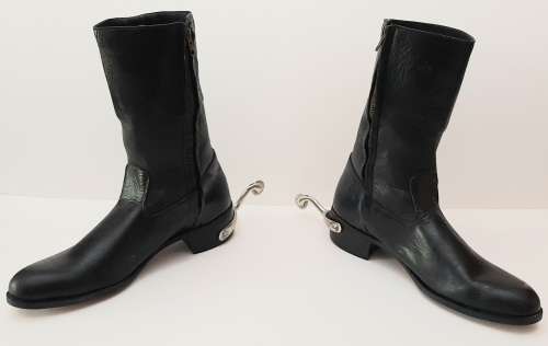 ** Rhodesian Bush War: BSAP Officer`s Step-Out Black Leather Boots w/ Spurs (Size 41 / 8 ).**