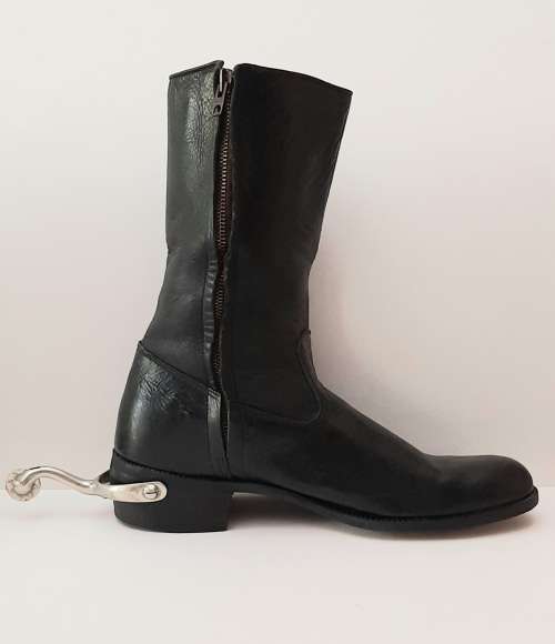 ** Rhodesian Bush War: BSAP Officer`s Step-Out Black Leather Boots w/ Spurs (Size 41 / 8 ).**