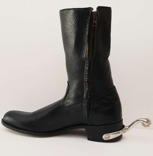 ** Rhodesian Bush War: BSAP Officer`s Step-Out Black Leather Boots w/ Spurs (Size 41 / 8 ).**