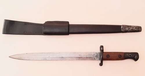 ** RARE : British Pattern 1903 Sanderson Bayonet w/ Scabbard & Frog (45 cm).**