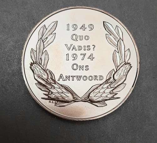 ** 1974 Voortrekker Monument 25th Anniv. Bronze Medallion w/ Case (EF).**