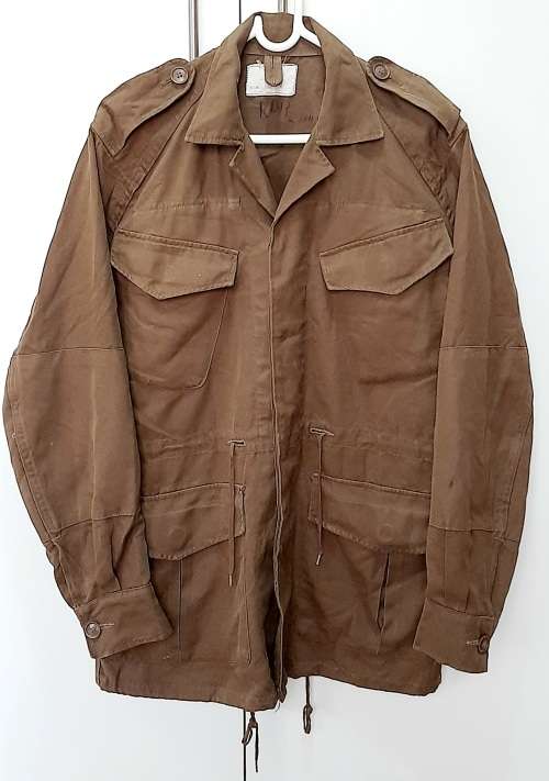 ** RARE: 1970 Early SADF 1st Type Bush Jacket w/ Slanted Pockets (Small/Medium).**