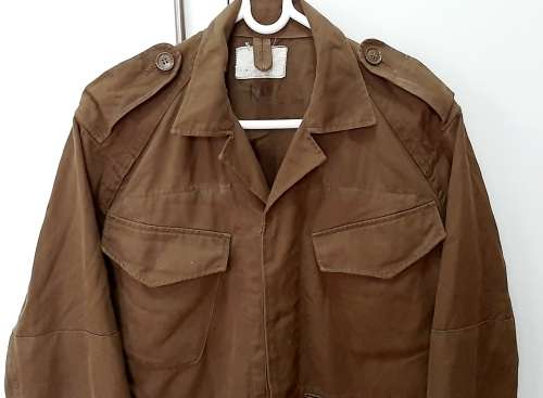 ** RARE: 1970 Early SADF 1st Type Bush Jacket w/ Slanted Pockets (Small/Medium).**