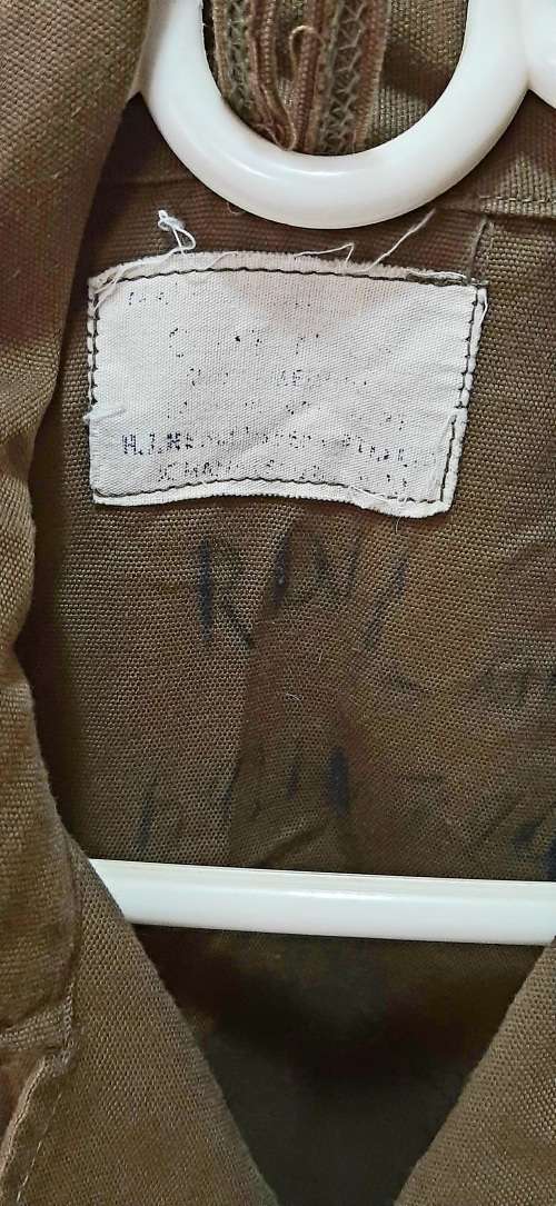 ** RARE: 1970 Early SADF 1st Type Bush Jacket w/ Slanted Pockets (Small/Medium).**