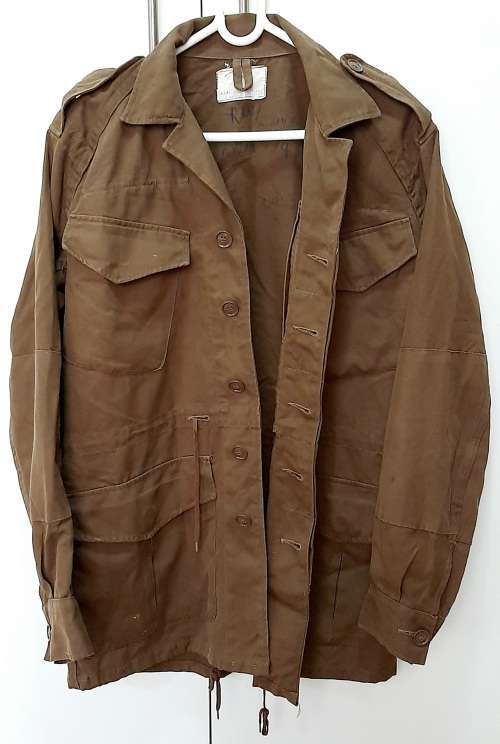 ** RARE: 1970 Early SADF 1st Type Bush Jacket w/ Slanted Pockets (Small/Medium).**