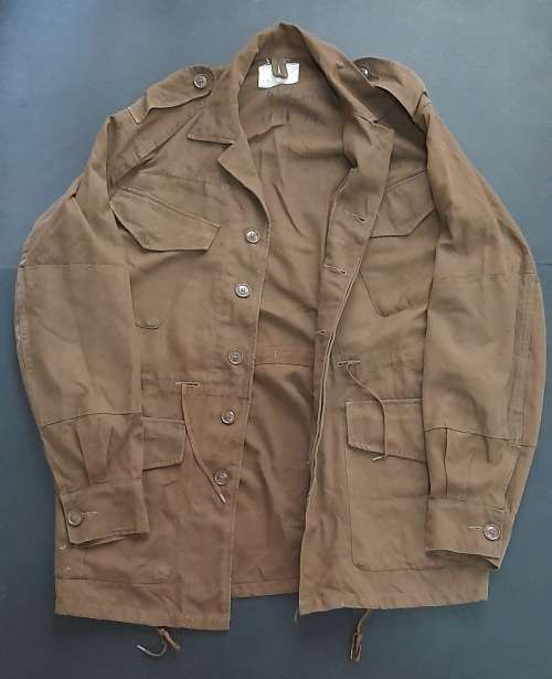 ** RARE: 1970 Early SADF 1st Type Bush Jacket w/ Slanted Pockets (Small/Medium).**