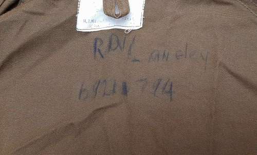 ** RARE: 1970 Early SADF 1st Type Bush Jacket w/ Slanted Pockets (Small/Medium).**