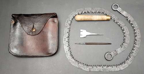 Rare 1942/43 Union Defence Force chain-link folding saw with tools and pouch (Lend-Lease)