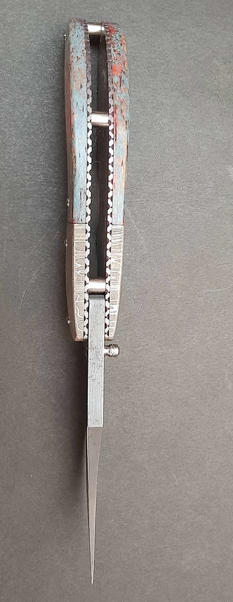 **STUNNING: Custom 0.15 ct Ruby Inlaid Damascus Steel Folding Knife(19cm).**