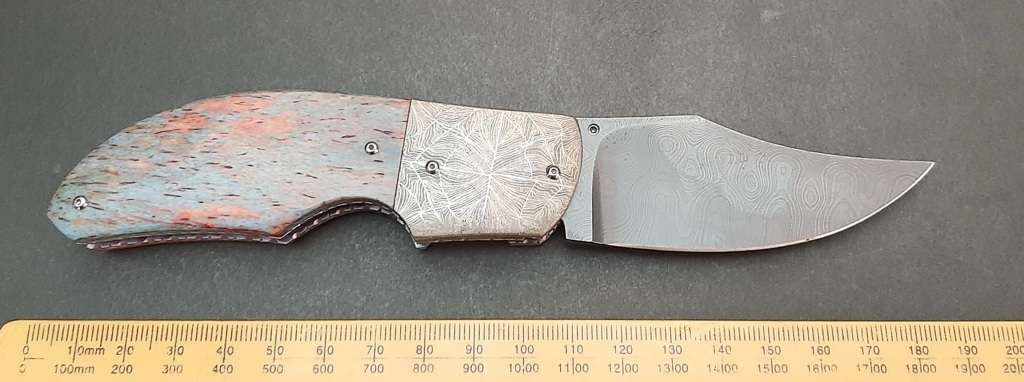 **STUNNING: Custom 0.15 ct Ruby Inlaid Damascus Steel Folding Knife(19cm).**