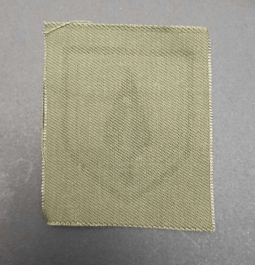 **Rhodesian Bush War: 1970s Pfumo Re Vhanu Green Auxiliary Cap Badge (UNISSUED**