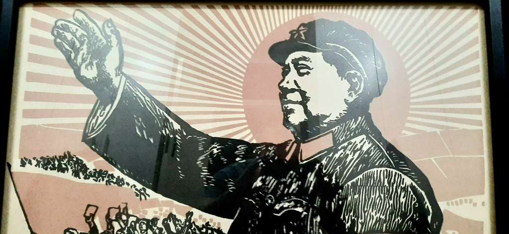 **RARE: 1969 Mao Tse-tung Large Cultural Revolution Poster b/h Glass (0.79m x 0.55m).**