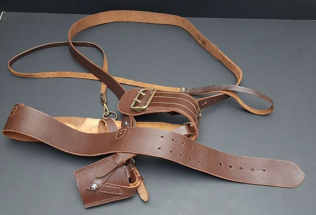 **Border War : 1960s SADF Officer`s Sam Browne Belt Assemblage (X - LARGE).**