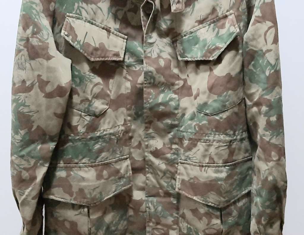 **Border War : 1980s  2nd Pattern Camouflage Jacket (SMALL).**