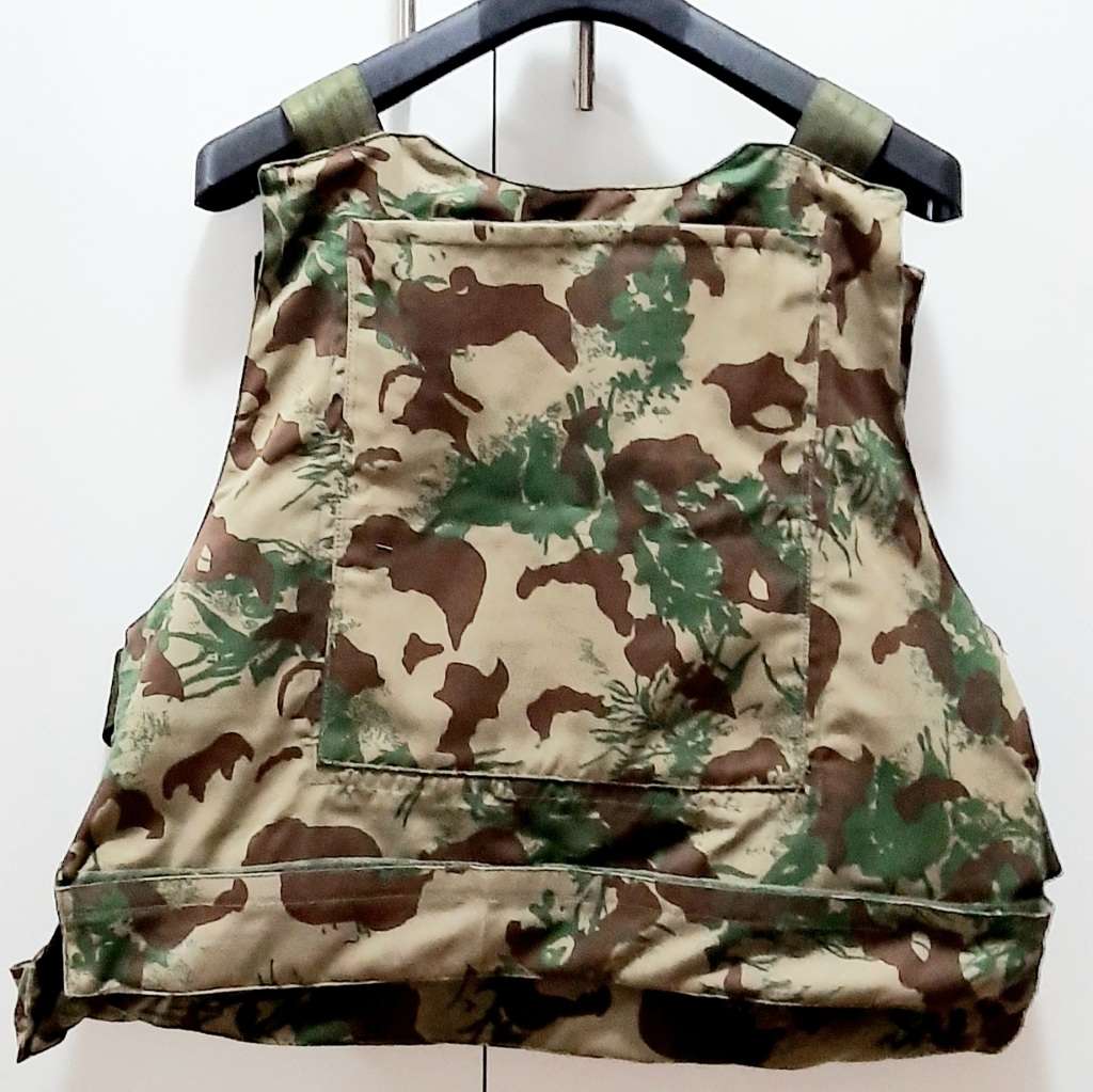 **UNISSUED : 1990s S.A.P 2nd Pattern Camouflage Bulletproof Vest Cover (X- LARGE).**