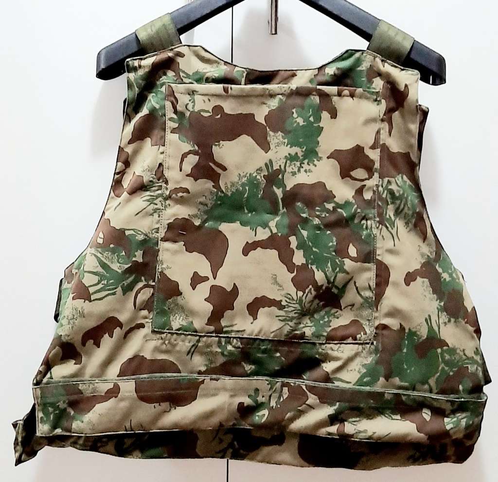 **UNISSUED : 1990s S.A.P 2nd Pattern Camouflage Bulletproof Vest Cover (X- LARGE).**