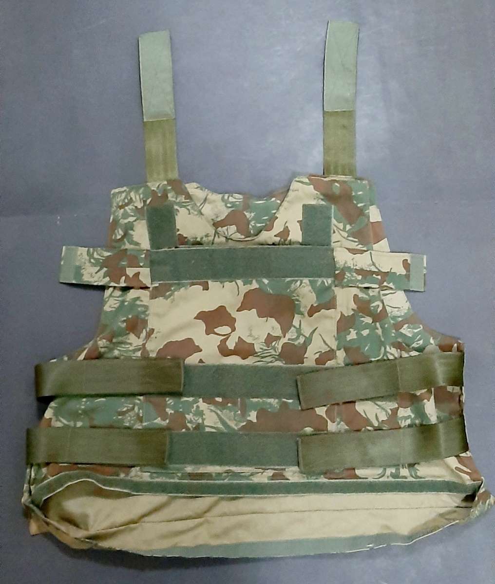 **UNISSUED : 1990s S.A.P 2nd Pattern Camouflage Bulletproof Vest Cover (X- LARGE).**