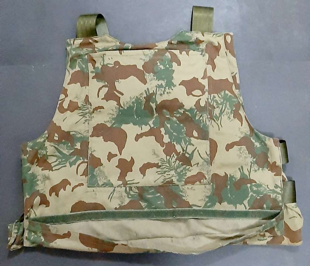 **UNISSUED : 1990s S.A.P 2nd Pattern Camouflage Bulletproof Vest Cover (X- LARGE).**