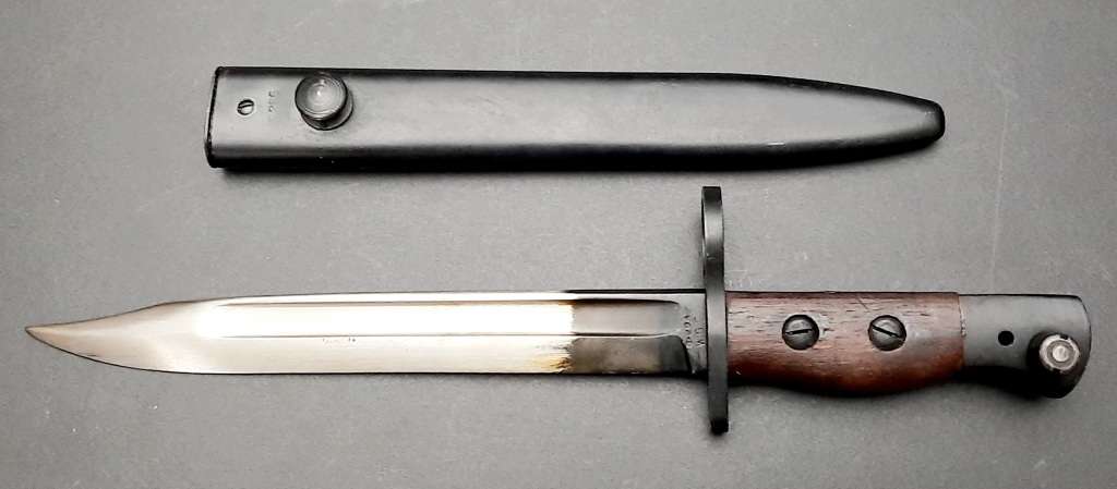 **RARE: WW2 British NO.5 Jungle Carbine Bayonet w/ Steel Scabbard.**