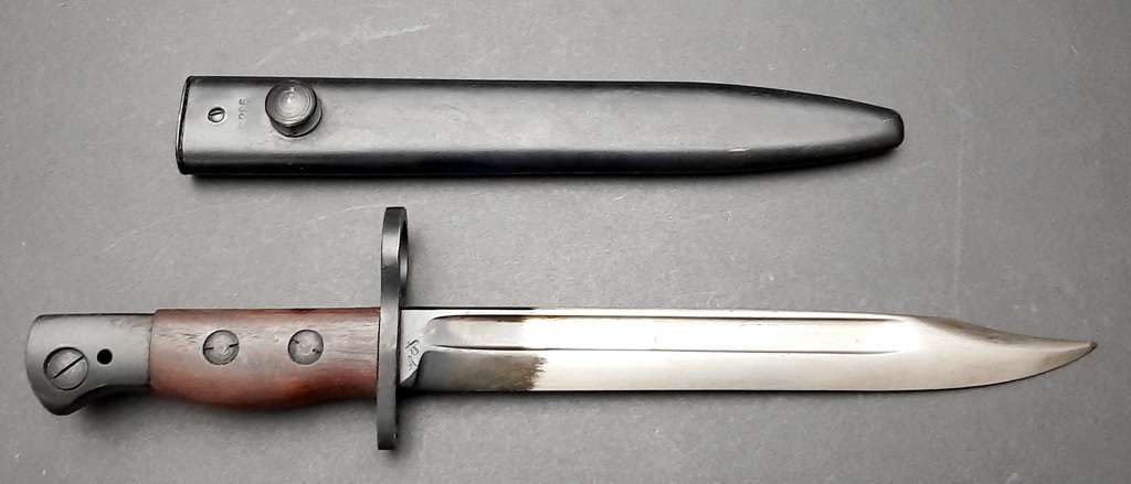 **RARE: WW2 British NO.5 Jungle Carbine Bayonet w/ Steel Scabbard.**