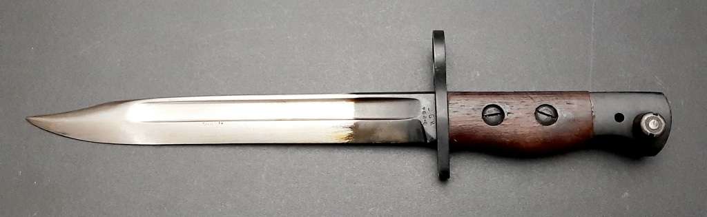 **RARE: WW2 British NO.5 Jungle Carbine Bayonet w/ Steel Scabbard.**