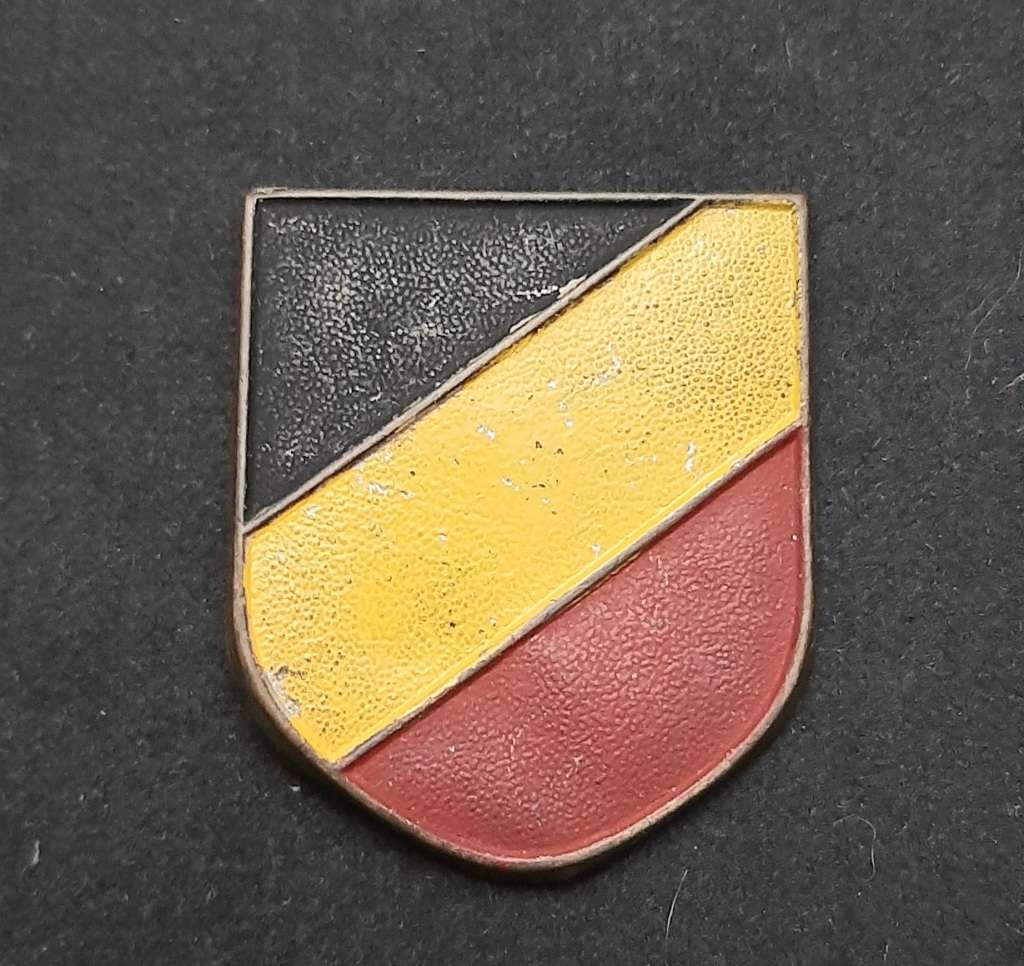 **WW2 German: Afrika Korps Pith Helmet Metal Tri-Colour Decal Type I **