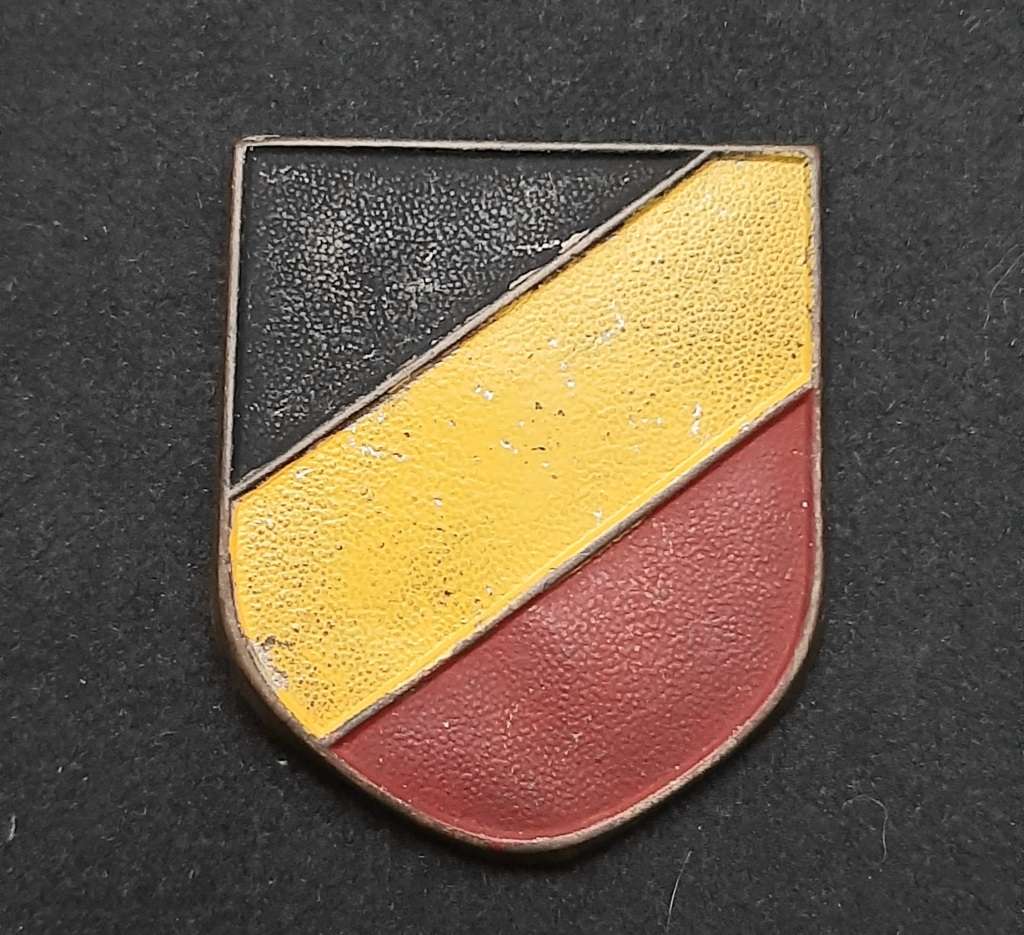 **WW2 German: Afrika Korps Pith Helmet Metal Tri-Colour Decal Type I **