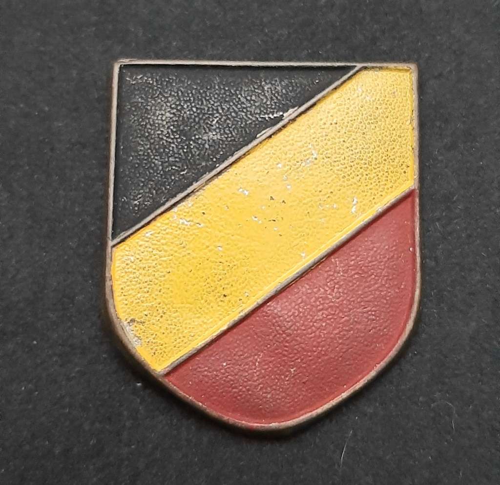 **WW2 German: Afrika Korps Pith Helmet Metal Tri-Colour Decal Type I **