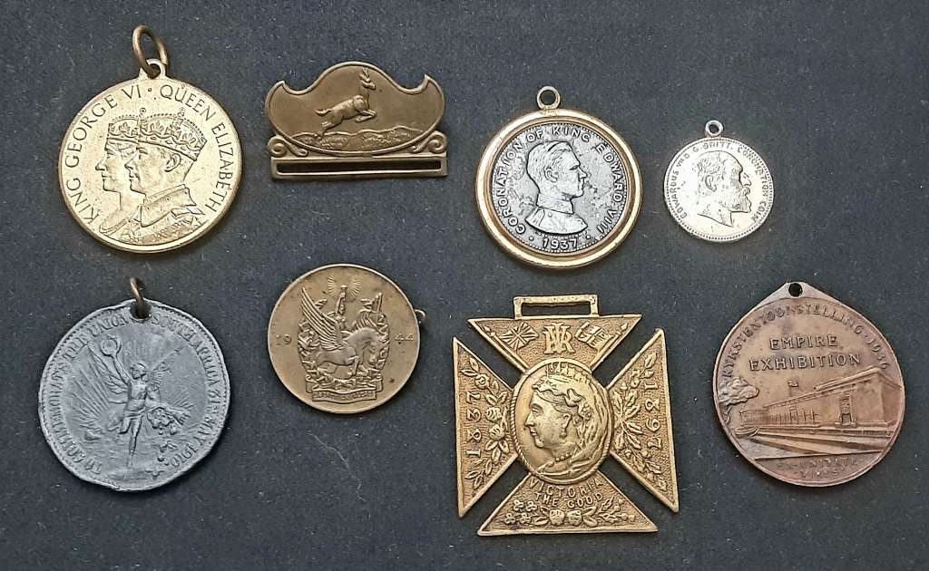 **Lot : Colonial & Royal Coronation Medallions x8 **