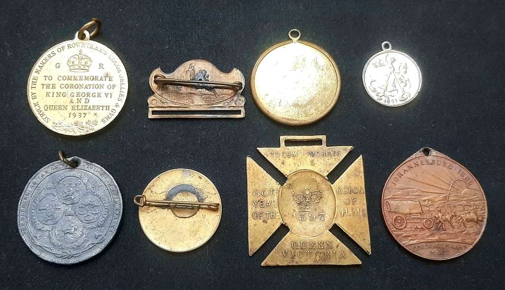 **Lot : Colonial & Royal Coronation Medallions x8 **
