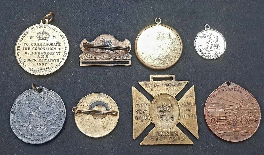 **Lot : Colonial & Royal Coronation Medallions x8 **